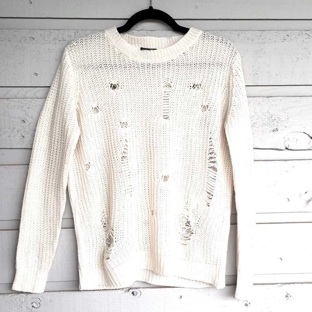 NWOT RUE21 SHREDDED, RIPPED-OUT, DESTROYED LOOK SWEATER BAGGY OFF-WHITE